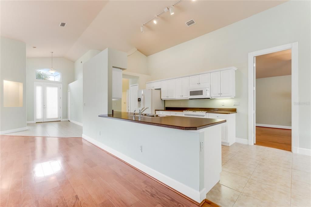 待售: $415,000 (3 贝兹, 2 浴室, 1910 平方英尺)