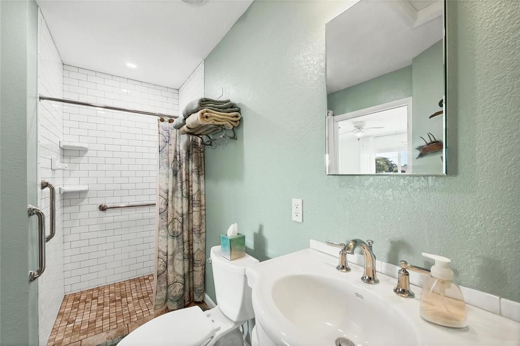 Activo con contrato: $289,900 (3 camas, 2 baños, 1754 Pies cuadrados)