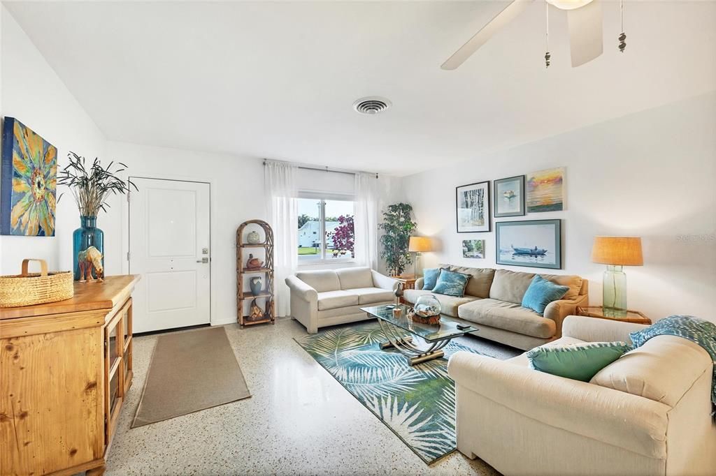 Activo con contrato: $289,900 (3 camas, 2 baños, 1754 Pies cuadrados)