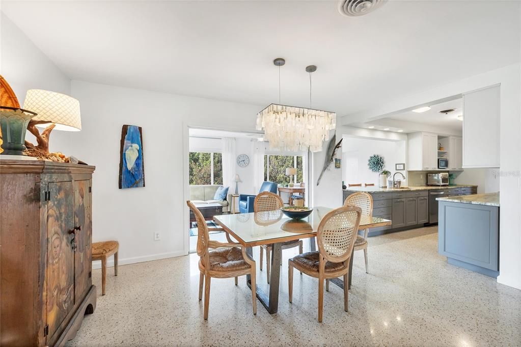 Activo con contrato: $289,900 (3 camas, 2 baños, 1754 Pies cuadrados)