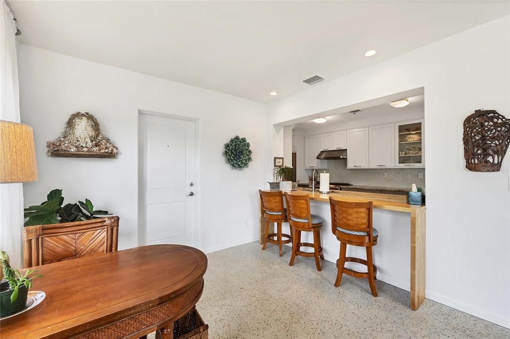 Activo con contrato: $289,900 (3 camas, 2 baños, 1754 Pies cuadrados)