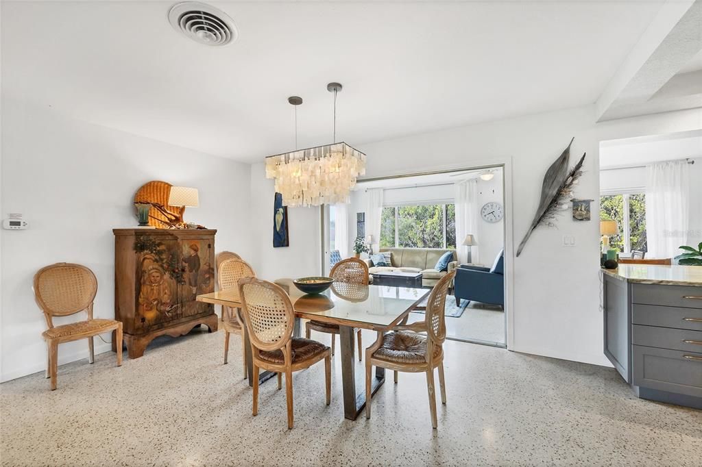 Activo con contrato: $289,900 (3 camas, 2 baños, 1754 Pies cuadrados)