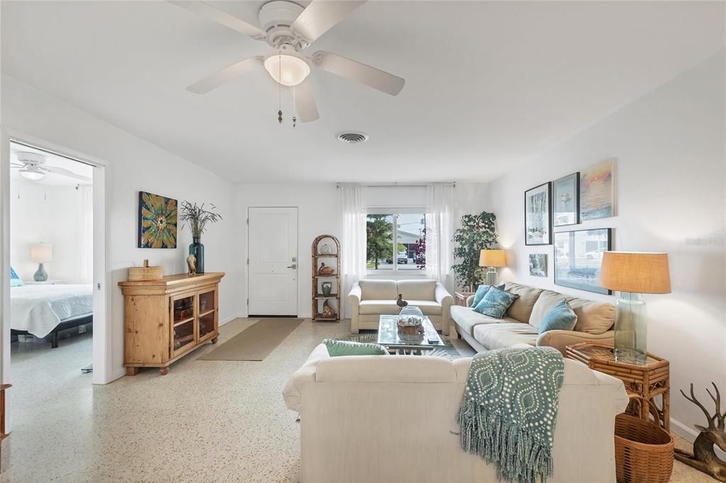 Activo con contrato: $289,900 (3 camas, 2 baños, 1754 Pies cuadrados)