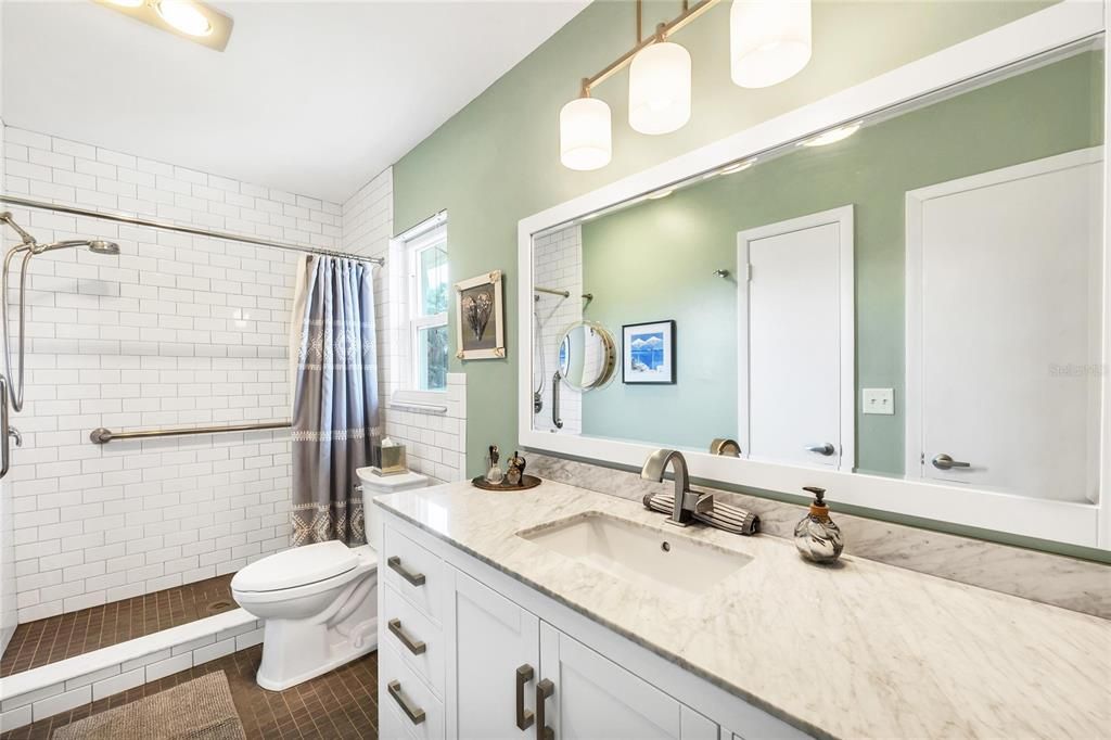 Activo con contrato: $289,900 (3 camas, 2 baños, 1754 Pies cuadrados)