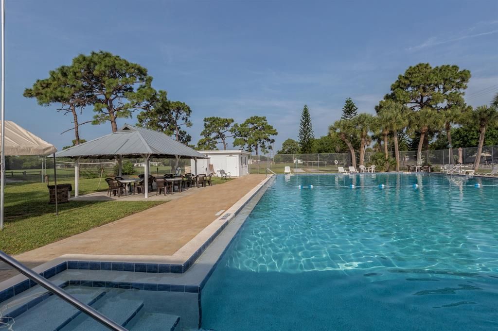 合同活跃: $259,900 (2 贝兹, 2 浴室, 1000 平方英尺)