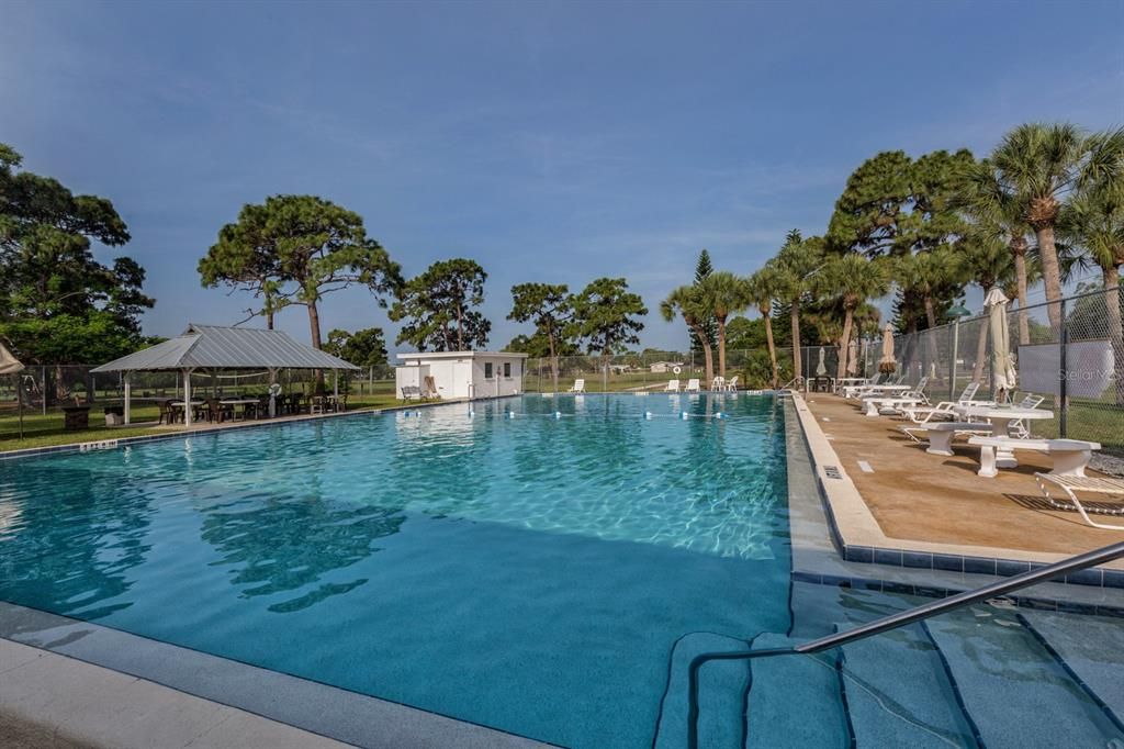 合同活跃: $259,900 (2 贝兹, 2 浴室, 1000 平方英尺)