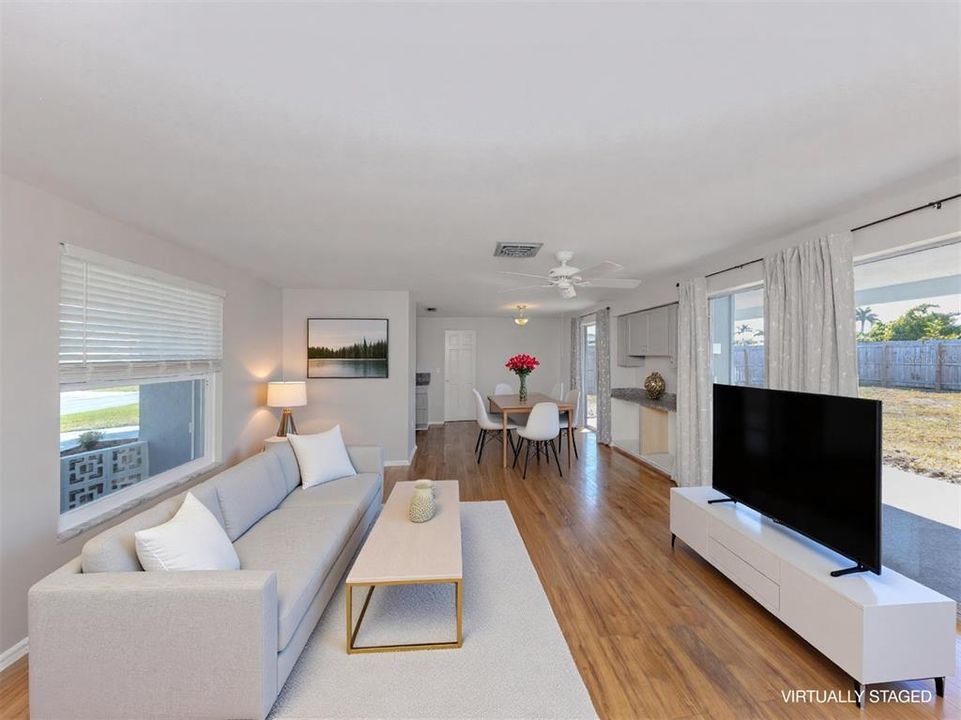 合同活跃: $259,900 (2 贝兹, 2 浴室, 1000 平方英尺)