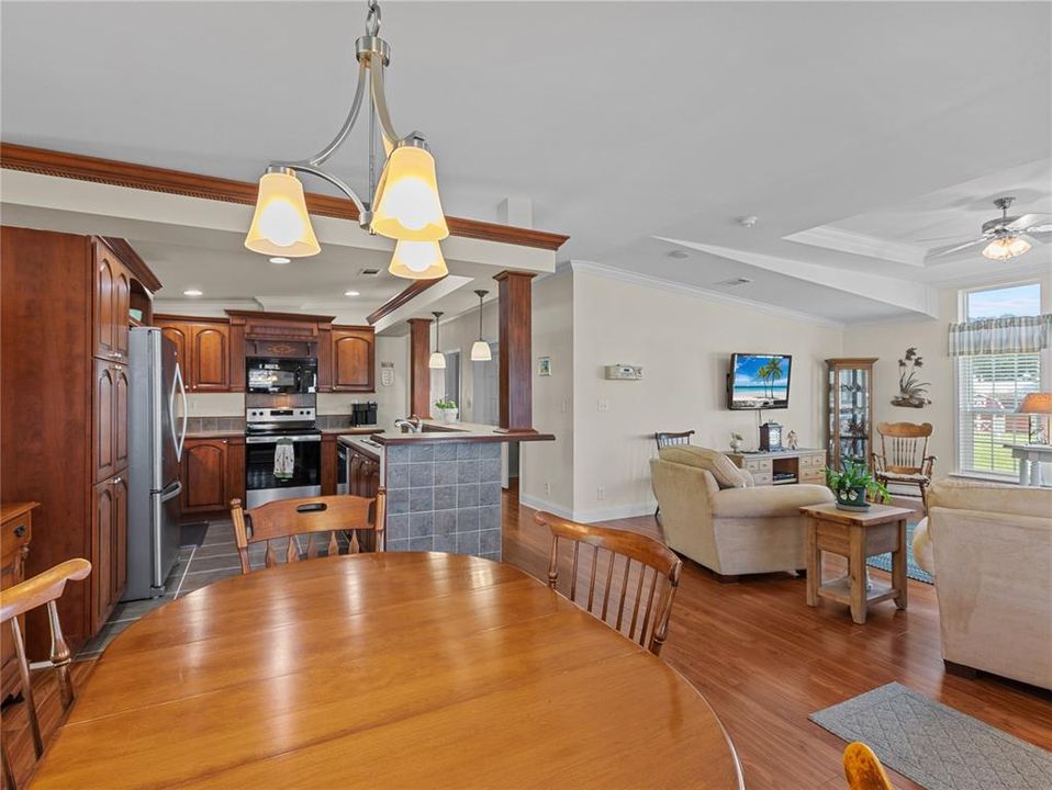 For Sale: $275,000 (2 beds, 2 baths, 1680 Square Feet)