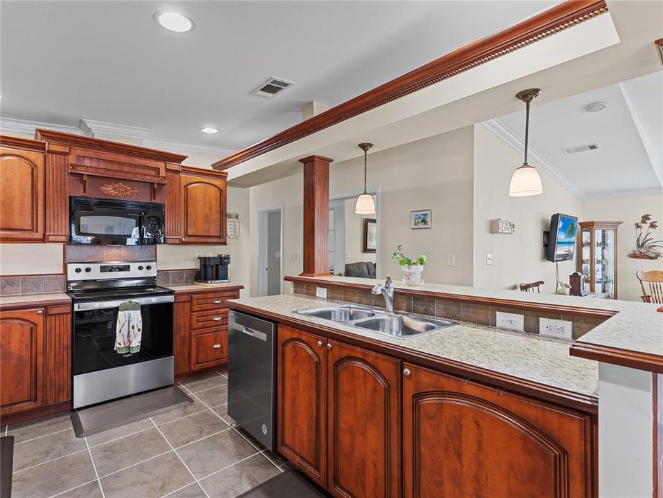 For Sale: $275,000 (2 beds, 2 baths, 1680 Square Feet)