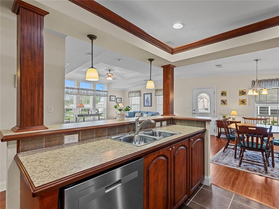 For Sale: $275,000 (2 beds, 2 baths, 1680 Square Feet)