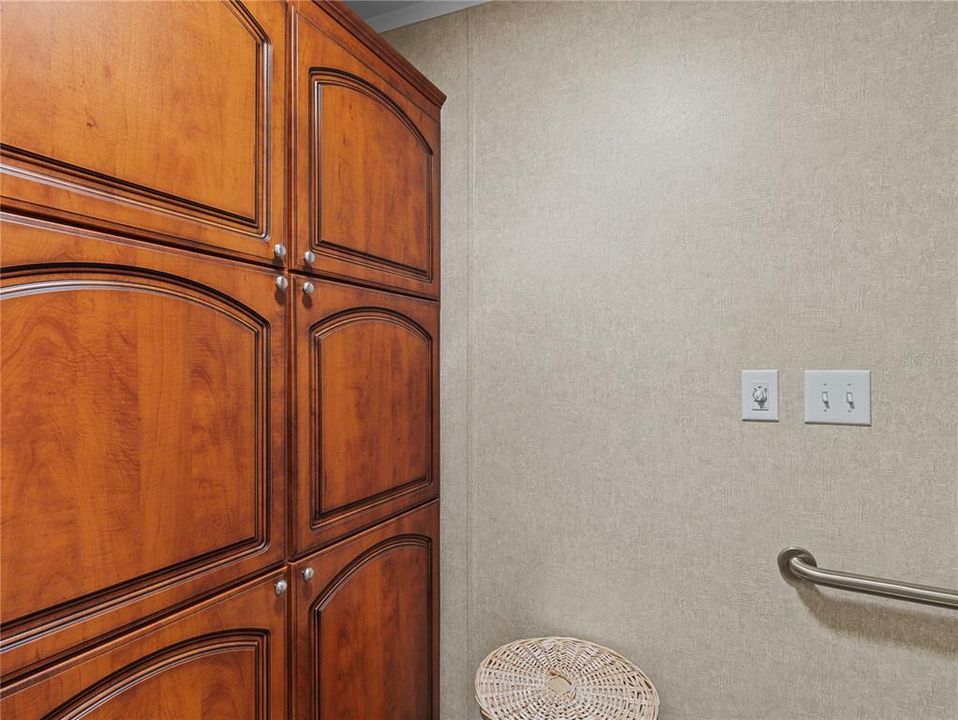 For Sale: $275,000 (2 beds, 2 baths, 1680 Square Feet)