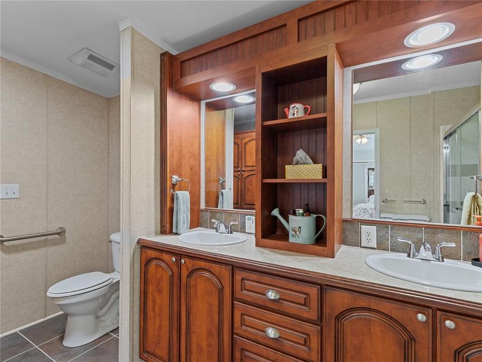 For Sale: $275,000 (2 beds, 2 baths, 1680 Square Feet)