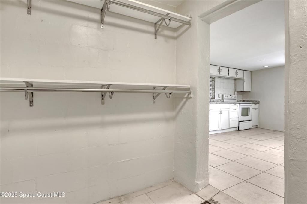 待售: $239,000 (4 贝兹, 2 浴室, 1251 平方英尺)