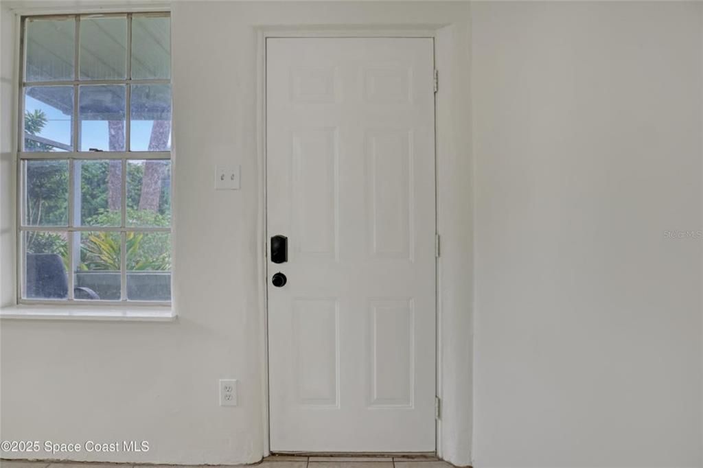 待售: $239,000 (4 贝兹, 2 浴室, 1251 平方英尺)