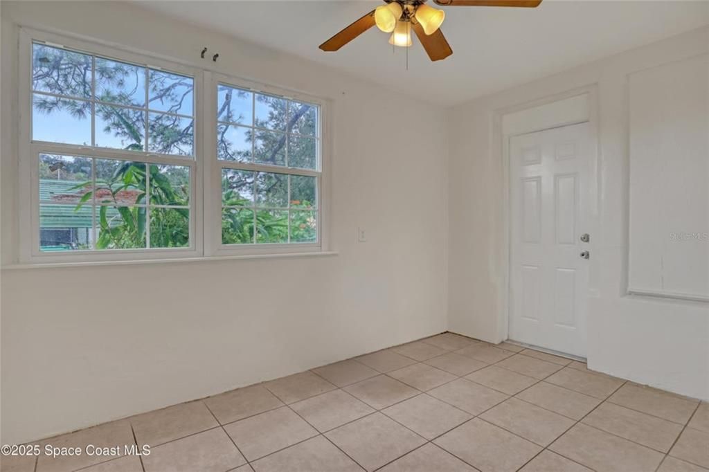 待售: $239,000 (4 贝兹, 2 浴室, 1251 平方英尺)