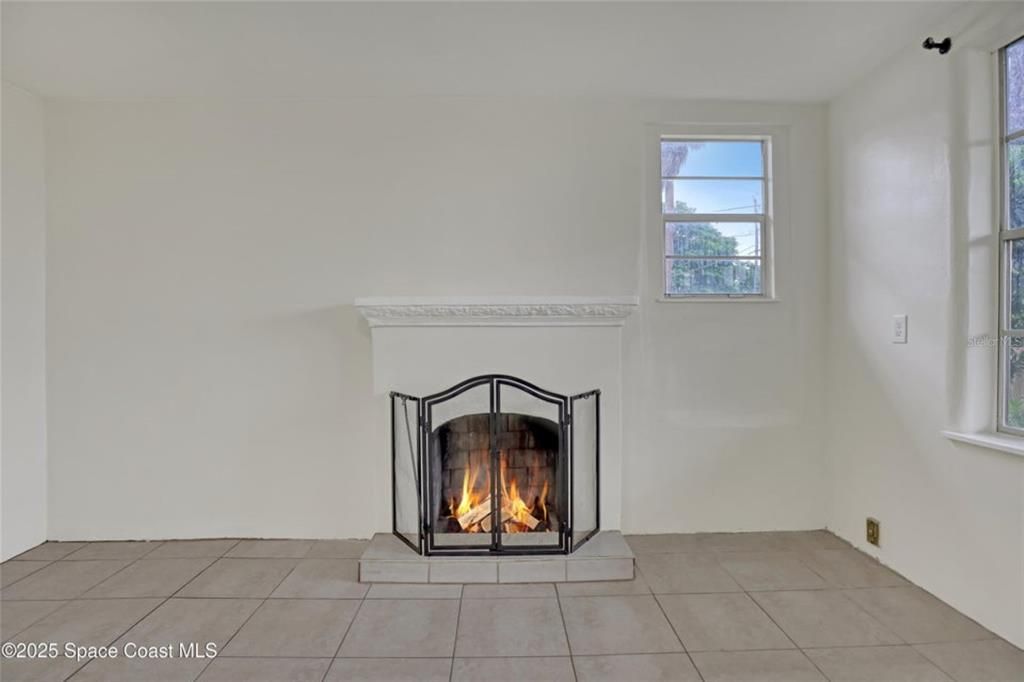 待售: $239,000 (4 贝兹, 2 浴室, 1251 平方英尺)