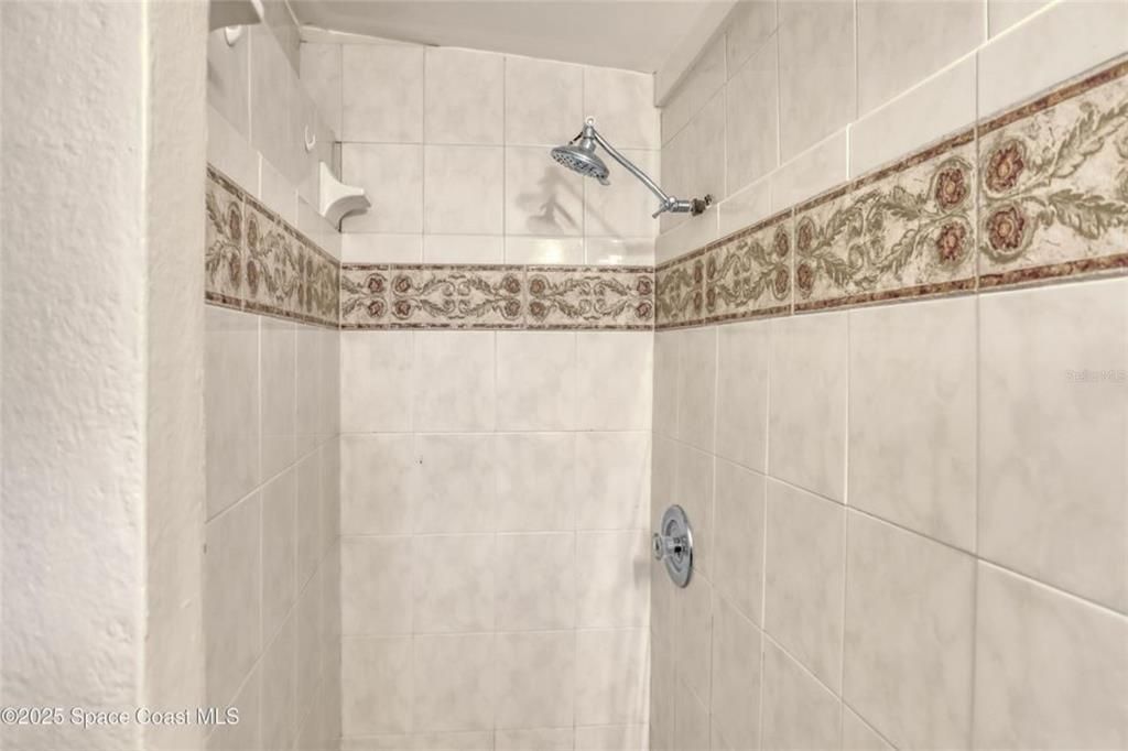 待售: $239,000 (4 贝兹, 2 浴室, 1251 平方英尺)