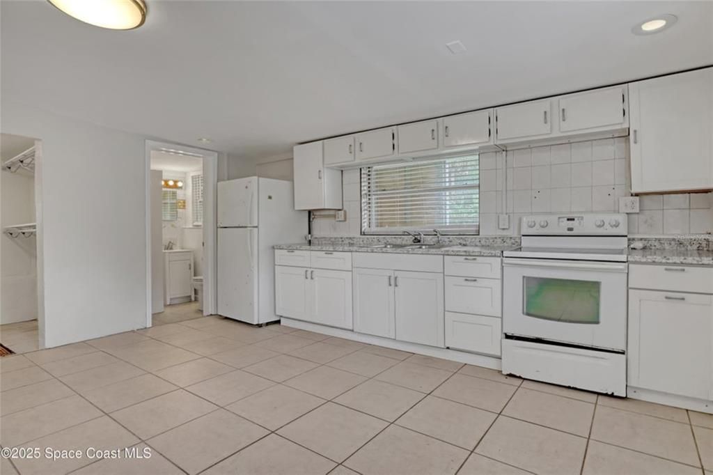 待售: $239,000 (4 贝兹, 2 浴室, 1251 平方英尺)