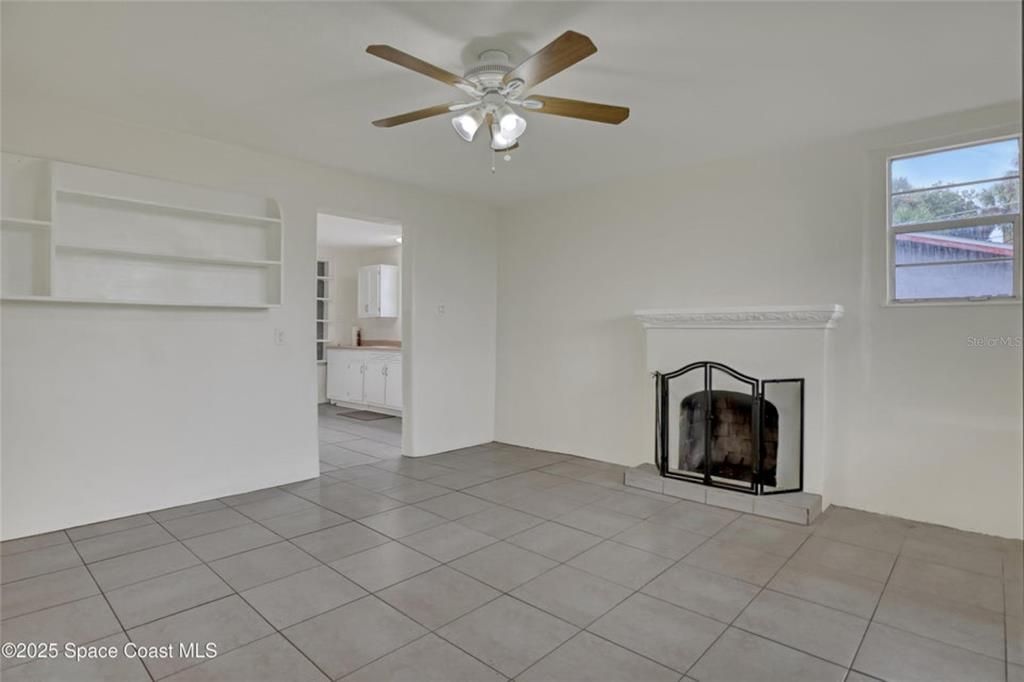 待售: $239,000 (4 贝兹, 2 浴室, 1251 平方英尺)