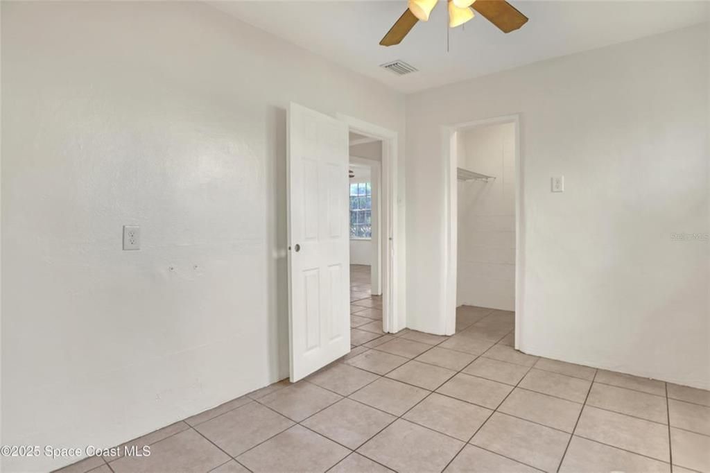 待售: $239,000 (4 贝兹, 2 浴室, 1251 平方英尺)