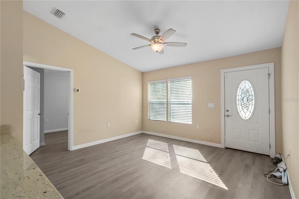 待售: $259,000 (3 贝兹, 2 浴室, 1054 平方英尺)