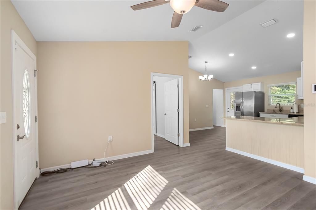 待售: $259,000 (3 贝兹, 2 浴室, 1054 平方英尺)