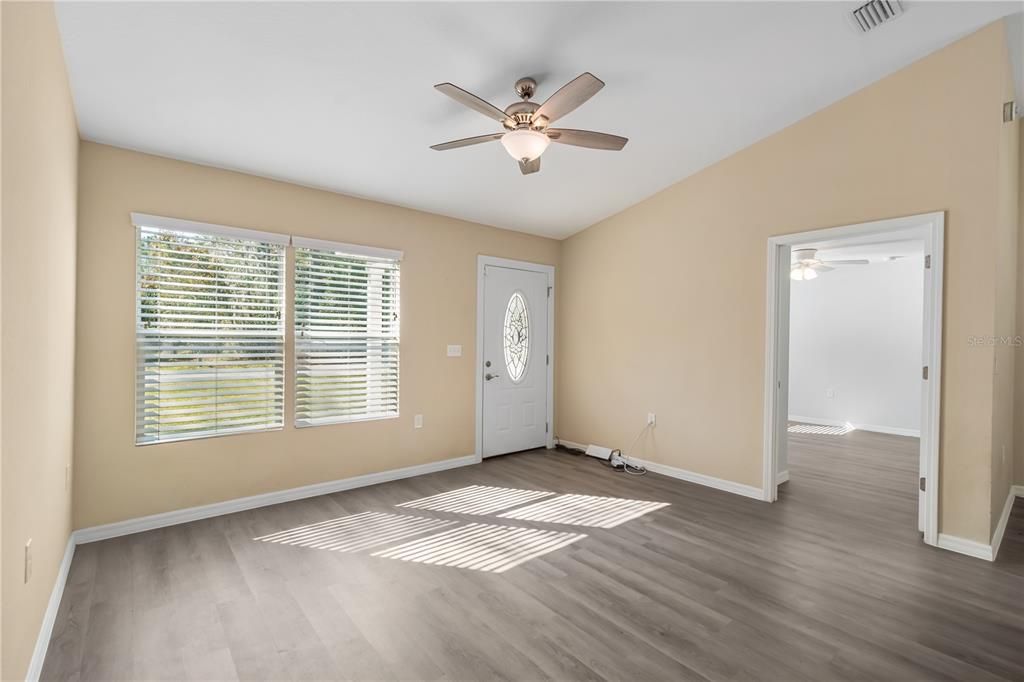 待售: $259,000 (3 贝兹, 2 浴室, 1054 平方英尺)