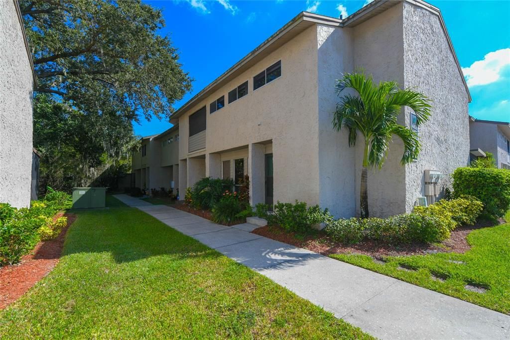 Recently Rented: $1,900 (2 beds, 2 baths, 1200 Square Feet)