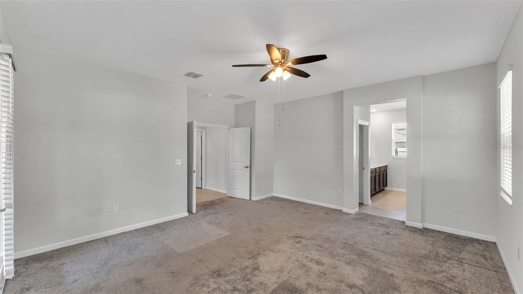 For Sale: $359,900 (3 beds, 3 baths, 2203 Square Feet)