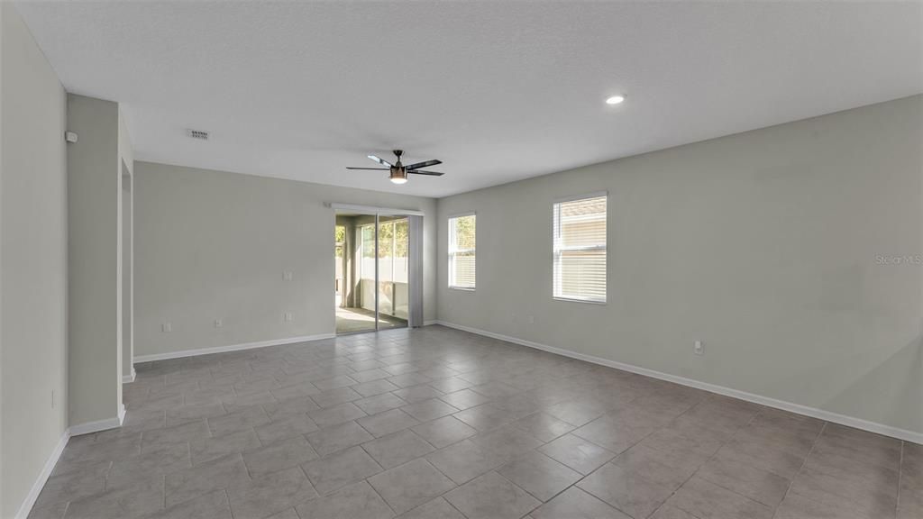 For Sale: $359,900 (3 beds, 3 baths, 2203 Square Feet)