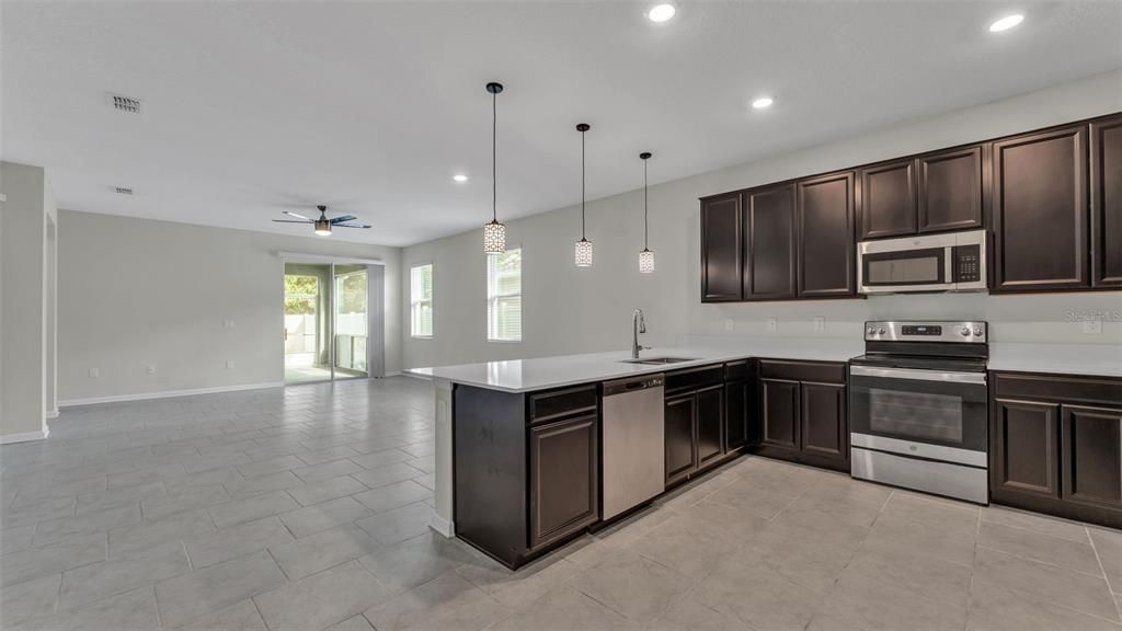 For Sale: $359,900 (3 beds, 3 baths, 2203 Square Feet)