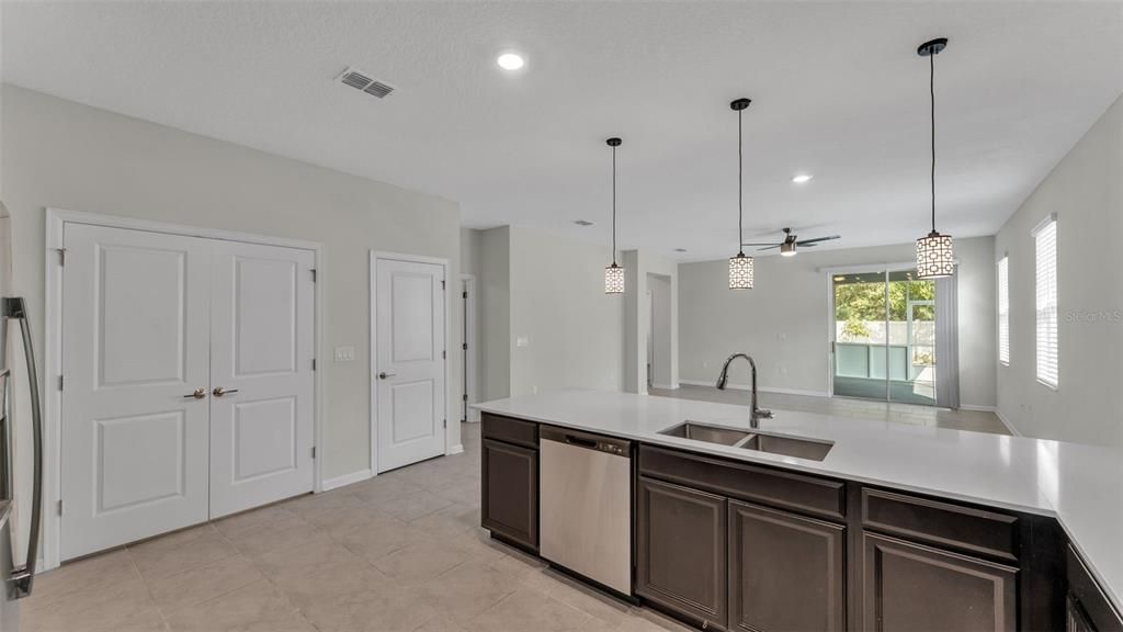 For Sale: $359,900 (3 beds, 3 baths, 2203 Square Feet)