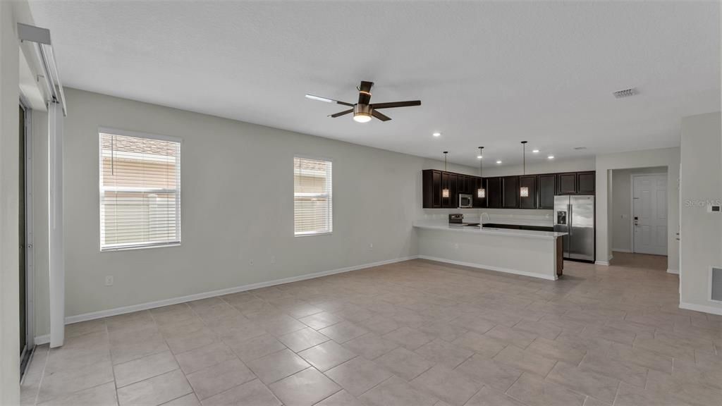 For Sale: $359,900 (3 beds, 3 baths, 2203 Square Feet)