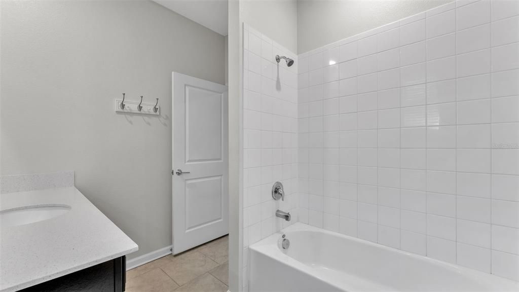 For Sale: $359,900 (3 beds, 3 baths, 2203 Square Feet)