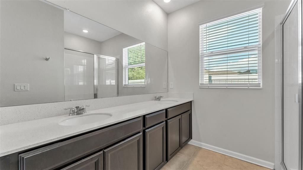 For Sale: $359,900 (3 beds, 3 baths, 2203 Square Feet)