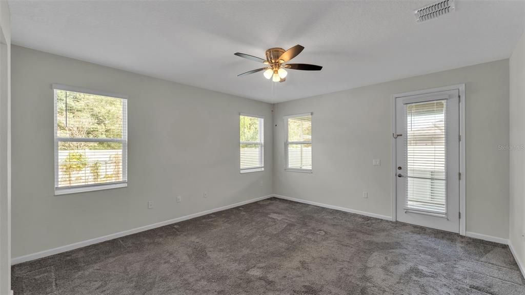 For Sale: $359,900 (3 beds, 3 baths, 2203 Square Feet)