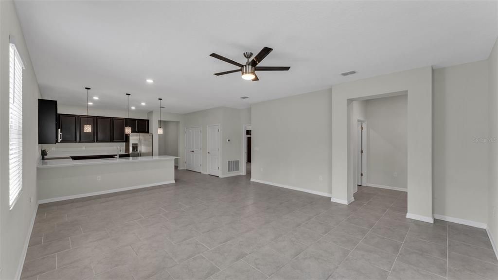 For Sale: $359,900 (3 beds, 3 baths, 2203 Square Feet)