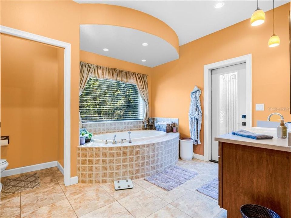 For Sale: $649,900 (4 beds, 2 baths, 2276 Square Feet)