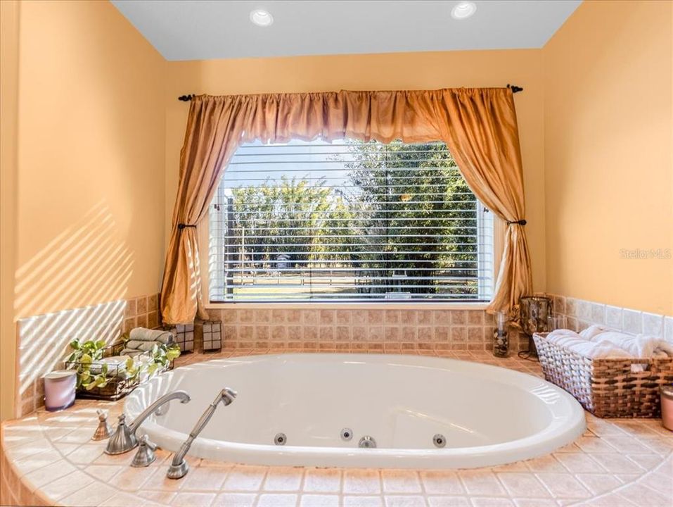 For Sale: $649,900 (4 beds, 2 baths, 2276 Square Feet)