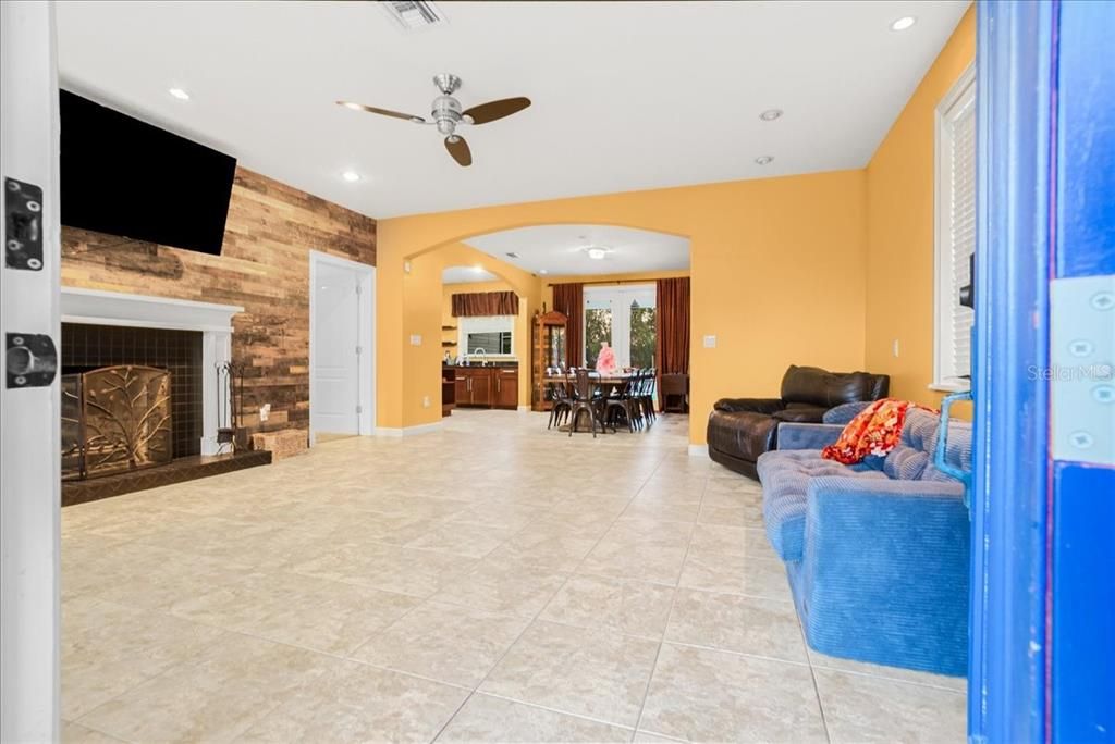 For Sale: $649,900 (4 beds, 2 baths, 2276 Square Feet)