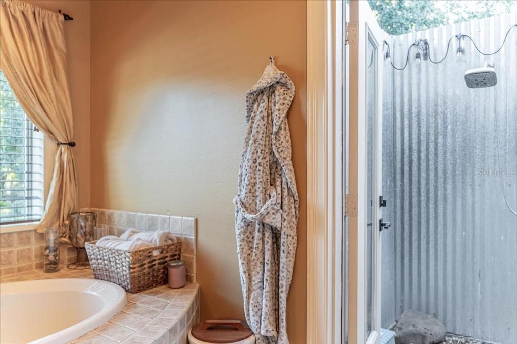 For Sale: $649,900 (4 beds, 2 baths, 2276 Square Feet)