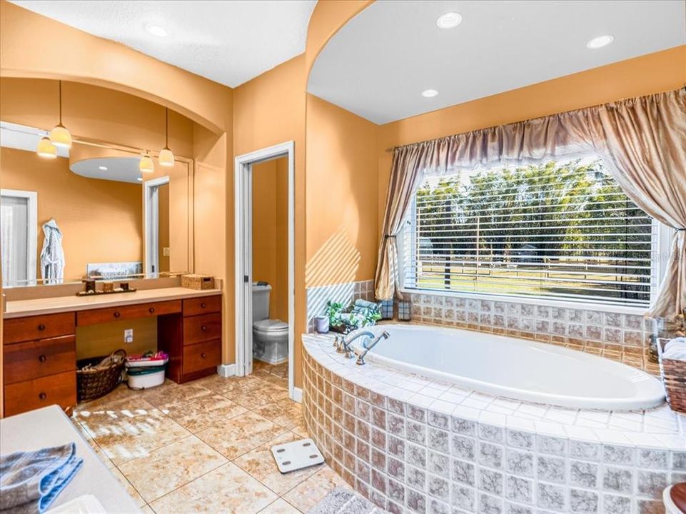 For Sale: $649,900 (4 beds, 2 baths, 2276 Square Feet)