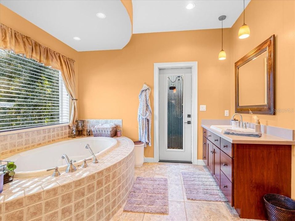 For Sale: $649,900 (4 beds, 2 baths, 2276 Square Feet)