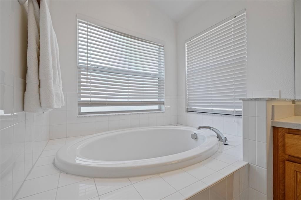 На продажу: $275,000 (3 спален, 2 ванн, 1942 Квадратных фут)