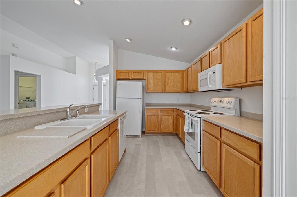 На продажу: $275,000 (3 спален, 2 ванн, 1942 Квадратных фут)