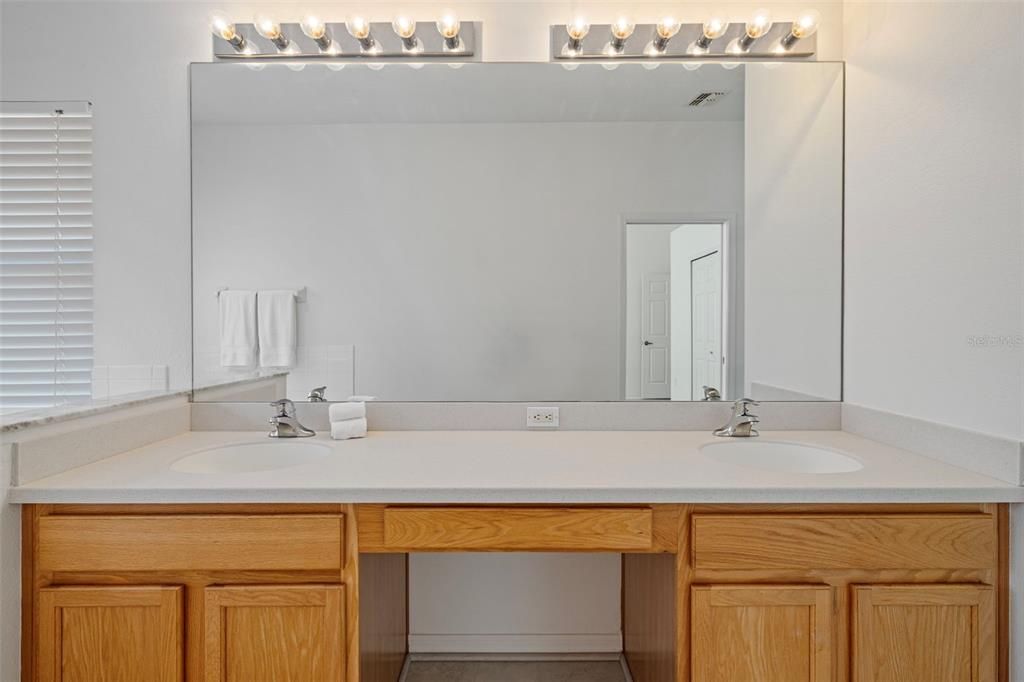 На продажу: $275,000 (3 спален, 2 ванн, 1942 Квадратных фут)