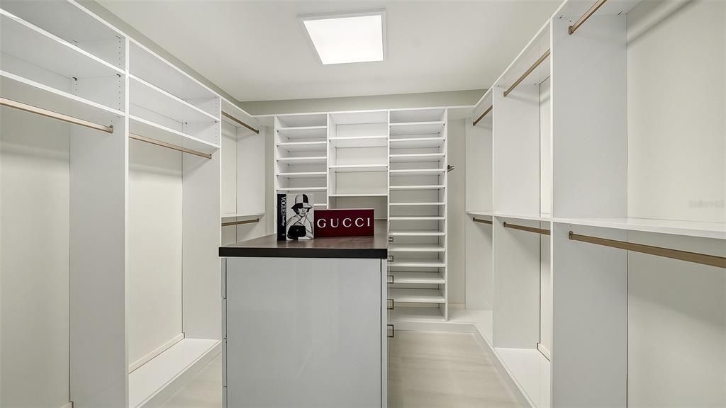 For Sale: $3,250,000 (2 beds, 3 baths, 2385 Square Feet)