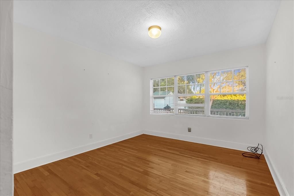 Active With Contract: $380,000 (3 beds, 2 baths, 1285 Square Feet)