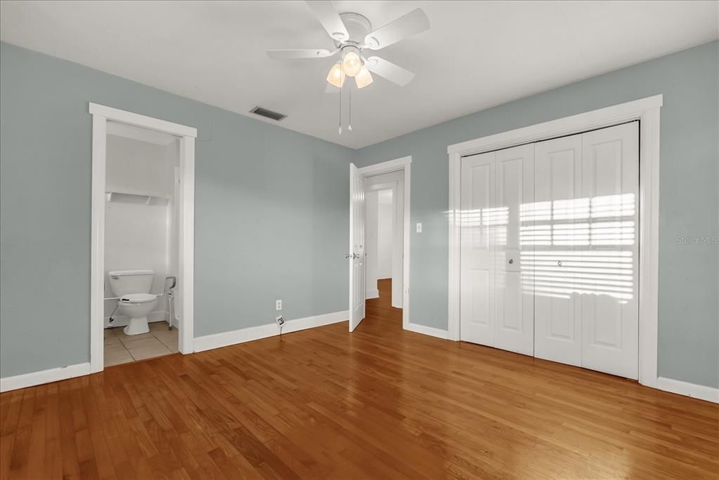 Active With Contract: $380,000 (3 beds, 2 baths, 1285 Square Feet)