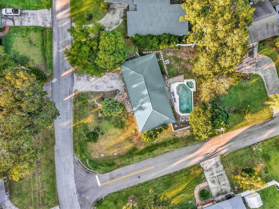 Active With Contract: $380,000 (3 beds, 2 baths, 1285 Square Feet)